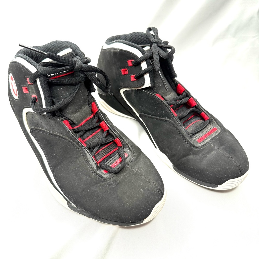 Converse Women’s High Top Basketball Shoes US W sz 8